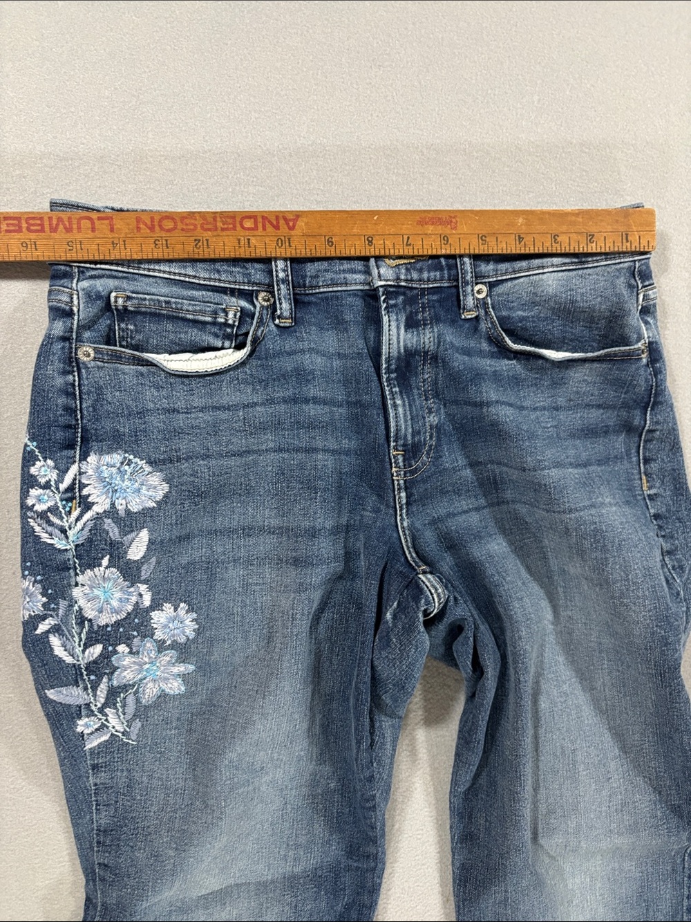 Lucky Brand Blue Flare Jeans with Light Floral Embroidery 10/30 - Picture 3 of 9